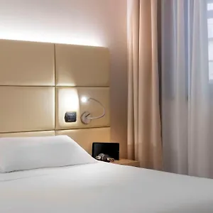 Отель Western Cavalieri Della, Кардано-аль-Кампо
